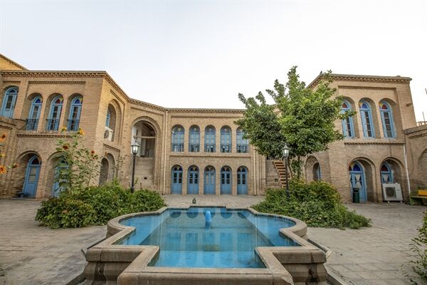 خانه قدیمی آخوند ابو در خرم آباد